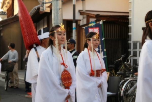 Miko Shrine girls